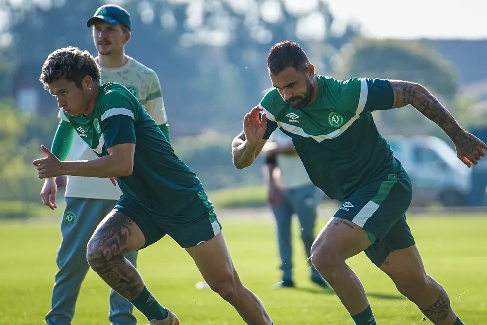 Chapecoense luta contra o rebaixamento na Série B (Foto: Tiago Meneghini/ACF)