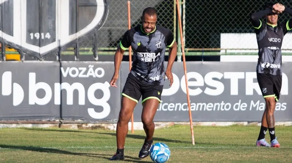 Série B: Ceará já demitiu seis funcionários pensando em 2024 2 Sidnei não se firmou com a camisa do Ceará (Foto: Felipe Santos/CearáSC)