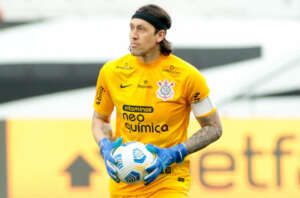 Sem dores no joelho, Cássio trabalha forte para reforçar o Corinthians diante do Bahia