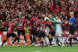 Coritiba x Athletico - Athletico joga clássico podendo afundar Coritiba e ficar entre os primeiros