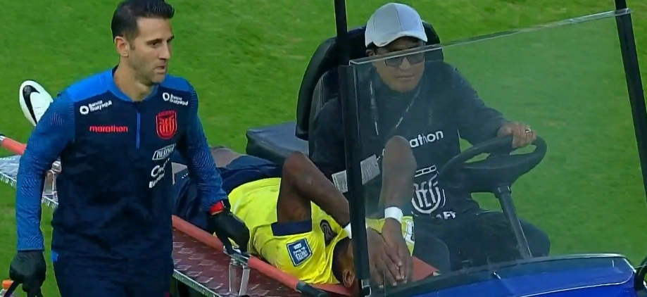 Exame descarta lesão, mas Arboleda é dúvida no São Paulo para 1ª final da Copa do Brasil 2 Arboleda deixa o campo desolado