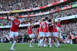 INGLÊS: Rice e Jesus marcam nos acréscimos e Arsenal vence Manchester United de virada