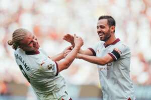 INGLÊS: Manchester City vence e continua na liderança; United perde e Richarlison brilha pelo Tottenham