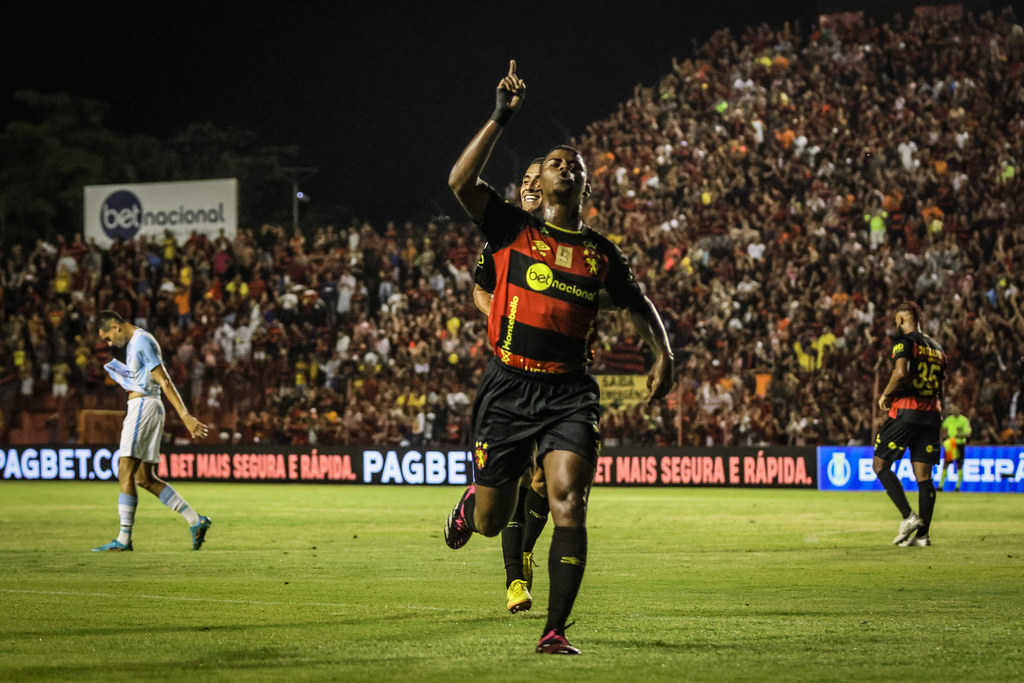 Série B: Volantes do Sport são elogiados por Enderson Moreira após goleada