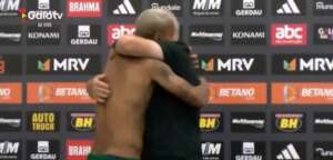 Jogador invade coletiva do Atlético-MG e Felipão brinca: 