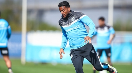 Reynaldo retorna ao time titular do Grêmio