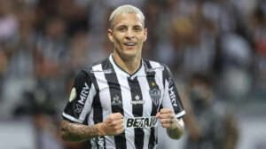 Reveja homenagem do Galo para o convocado Guilherme Arana