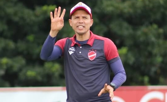 Só no FI: Time invicto na Divisão de Acesso em Goiás muda de treinador