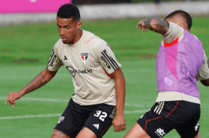 Marcos Paulo rompe ligamento do joelho e vai passar por cirurgia no São Paulo