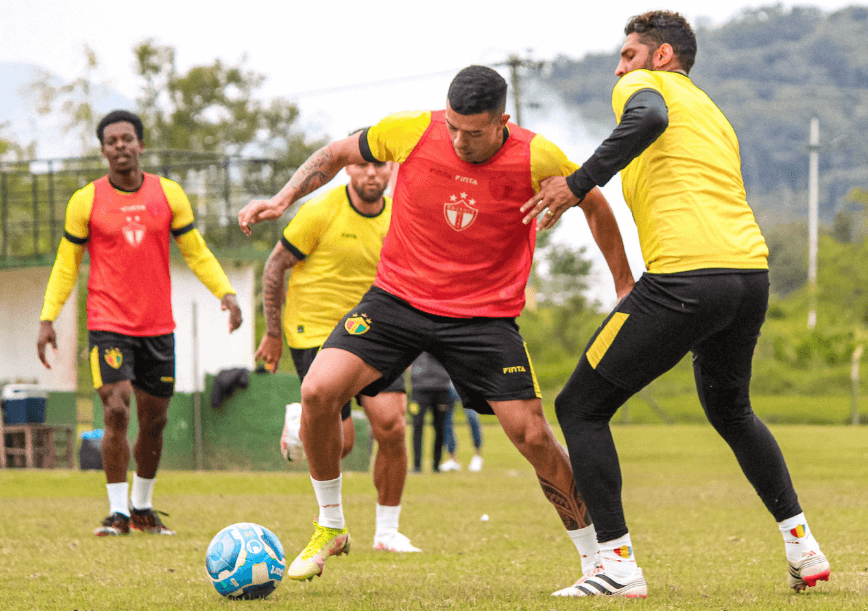 Série C: Brusque-SC recebe São Bernardo-SP e técnico prevê: ‘Tudo muito estudado’