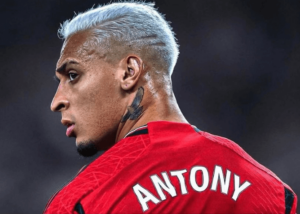 Defesa de Antony admite 'relacionamento conturbado', mas nega agressão do jogador à ex-namorada