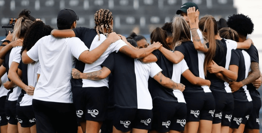 Corinthians feminino bate recorde de títulos em 2023 e chega a 17