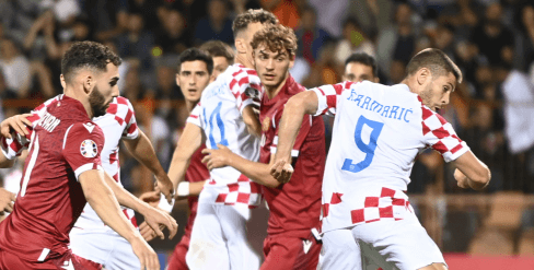 Uefa denuncia Croácia por bandeira fascista em jogo das Eliminatórias