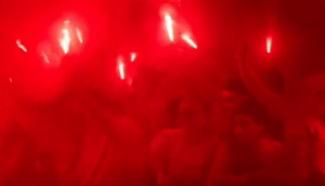 Inter é recepcionado com Rua de Fogo pela torcida em Copacabana; Veja vídeo