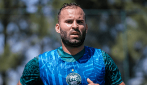 Coritiba dispensa ex-atacante do Real Madrid e mais 4 jogadores antes do fim do Brasileirão