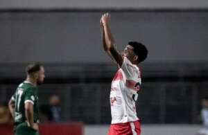 Série B: Herói do CRB celebra vitória sobre Guarani