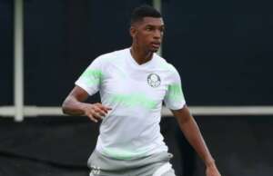 Palmeiras treina em Porto Alegre e Luis Guilherme celebra volta aos campos