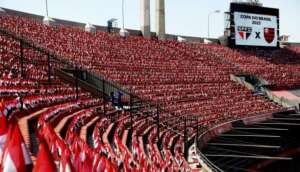 Torcedores se vestem de profissionais de limpeza, invadem Morumbi, mas são descobertos e retirados