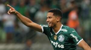 Palmeiras tem maior sequência sem sofrer gols com Abel e Murilo projeta clássico
