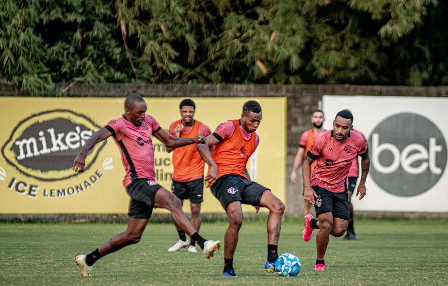 Elenco do Vitória participa de treino físico e tático (Foto: Victor Ferreira/EC Vitória)