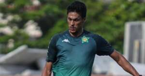 Ex-Fluminense, zagueiro Reginaldo vive expectativa por acerto com novo clube