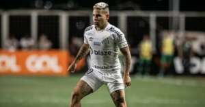 Aguirre lamenta expulsão de Soteldo em nova derrota do Santos: 'Não pode acontecer'
