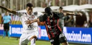 Vitória 1 x 0 Tombense - Leão mais líder do que nunca!