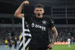 Tiquinho Soares volta após lesão, passa em branco, mas continua isolado na artilharia do Brasileirão