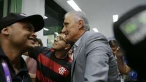 Tite desembarca no Rio, mas se esquiva de perguntas sobre o Flamengo