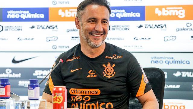 Desempregado, Vítor Pereira desvaloriza futebol brasileiro: ‘Muita falta de educação’