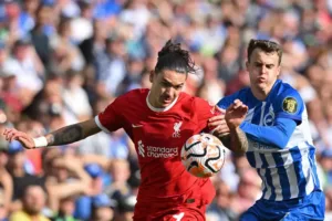 INGLÊS: Liverpool e Brighton empatam por 2 a 2 e perdem chance de encostar nos líderes