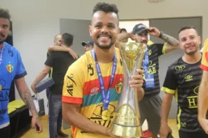 Série C: Lateral vai para 10ª final com o Brusque-SC e se diz 