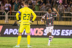Fluminense 5 x 3 - Goiás - Em jogo com oito gols, Tricolor volta a vencer e afunda rival