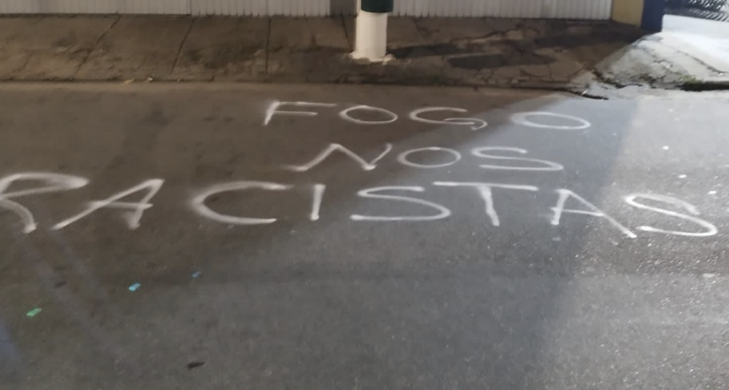 Palmeirenses deixam recado contra racistas no Allianz antes de jogo com Boca pela Libertadores