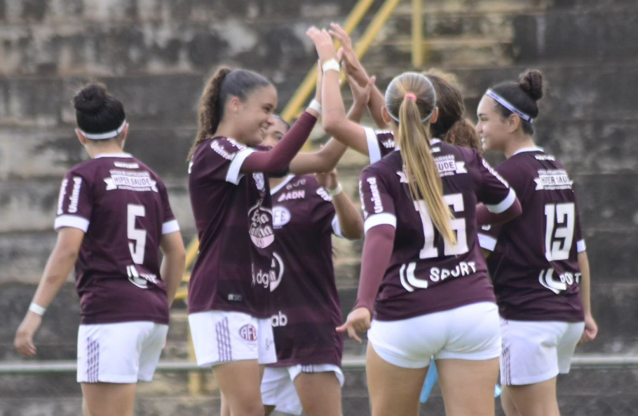 Sub-15 feminino da Ferroviária vai à semifinal do Paulista