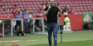 Coudet desconversa sobre renovação com Internacional: 'Pensando no próximo jogo'