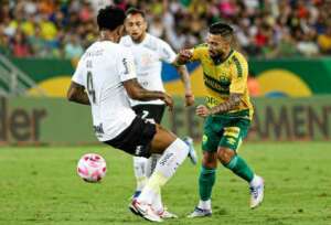 Mano após 1ª vitória com Corinthians: 'Não é hora de empolgar'