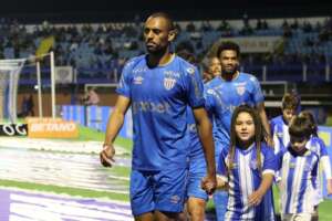 Série B: Baixa nos últimos dois jogos, zagueiro volta a treinar e irá reforçar Avaí