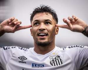 BRASILEIRÃO: Santos goleia e sai do Z-4; Coritiba vence clássico paranaense