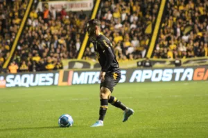 Série B: Fellipe Mateus acredita no acesso e promete Criciúma 'lutando até o fim'