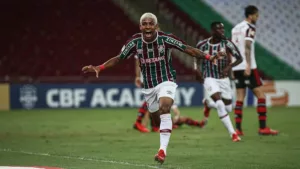 Joia acerta a extensão de contrato com o Fluminense até o final de 2026