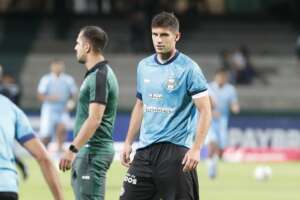 Zagueiro do Coritiba sofre lesão no maxilar e é desconvocado da Seleção do Chile