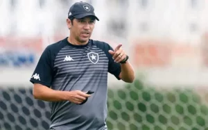 Diretoria do Botafogo passa confiança a Lucio Flavio: 'Vamos brigar até o fim'
