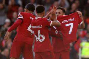 INGLÊS: Salah brilha e Liverpool derrota Nottingham Forest por 3 a 0 para se reerguer