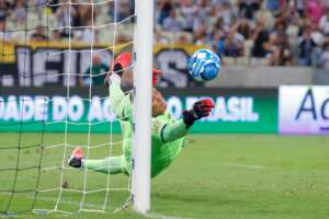 Série B: Heroi do Sampaio Corrêa, goleiro comemora empate contra o Ceará: ‘valioso’