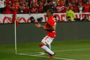 Jogadores do Internacional comemoram vitória no Gre-Nal 440; Veja vídeo