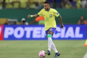 Neymar sofre lesão com a seleção brasileira e não deve mais jogar em 2023