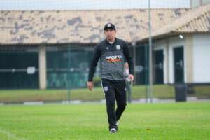 Figueirense aguarda futuro na Copa Santa Catarina para debater renovação com Paulo Baier