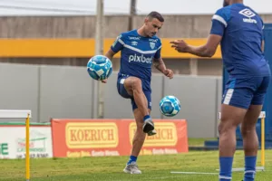 Ex-Ponte e Inter tem lesão no joelho confirmada e não joga mais pelo Avaí na Série B