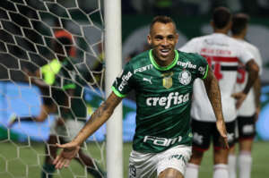 BRASILEIRÃO: Palmeiras goleia em clássico e Flamengo perde a chance de assumir vice-liderança